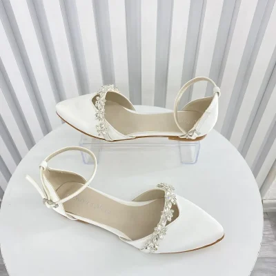 بالت سفید ساتن با جزئیات سنگ‌دوزی Almera S Shoes