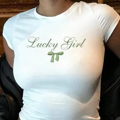 تیشرت زنانه کراپ سفید یقه گرد طرح Lucky Girl trendyol