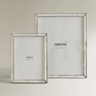 قاب عکس کلاسیک با روکش نقره‌ای و طرح برجسته zara
