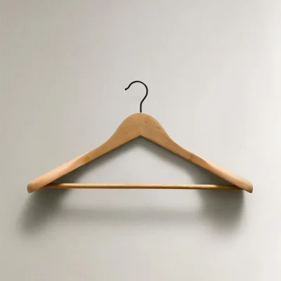 چوب لباسی چوبی با طراحی ارگونومیک zara