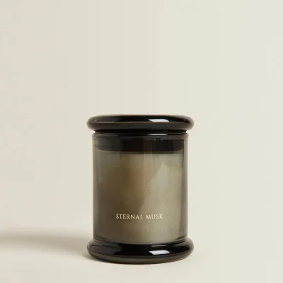 شمع معطر لوکس با رایحه وانیل و چوب صندل zara