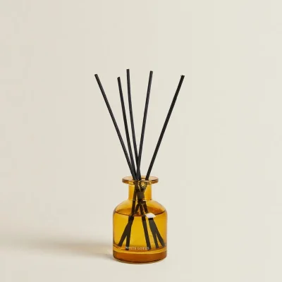 عطر چوبی لوکس برای خانه - رایحه‌ای ماندگار و دلنشین zara