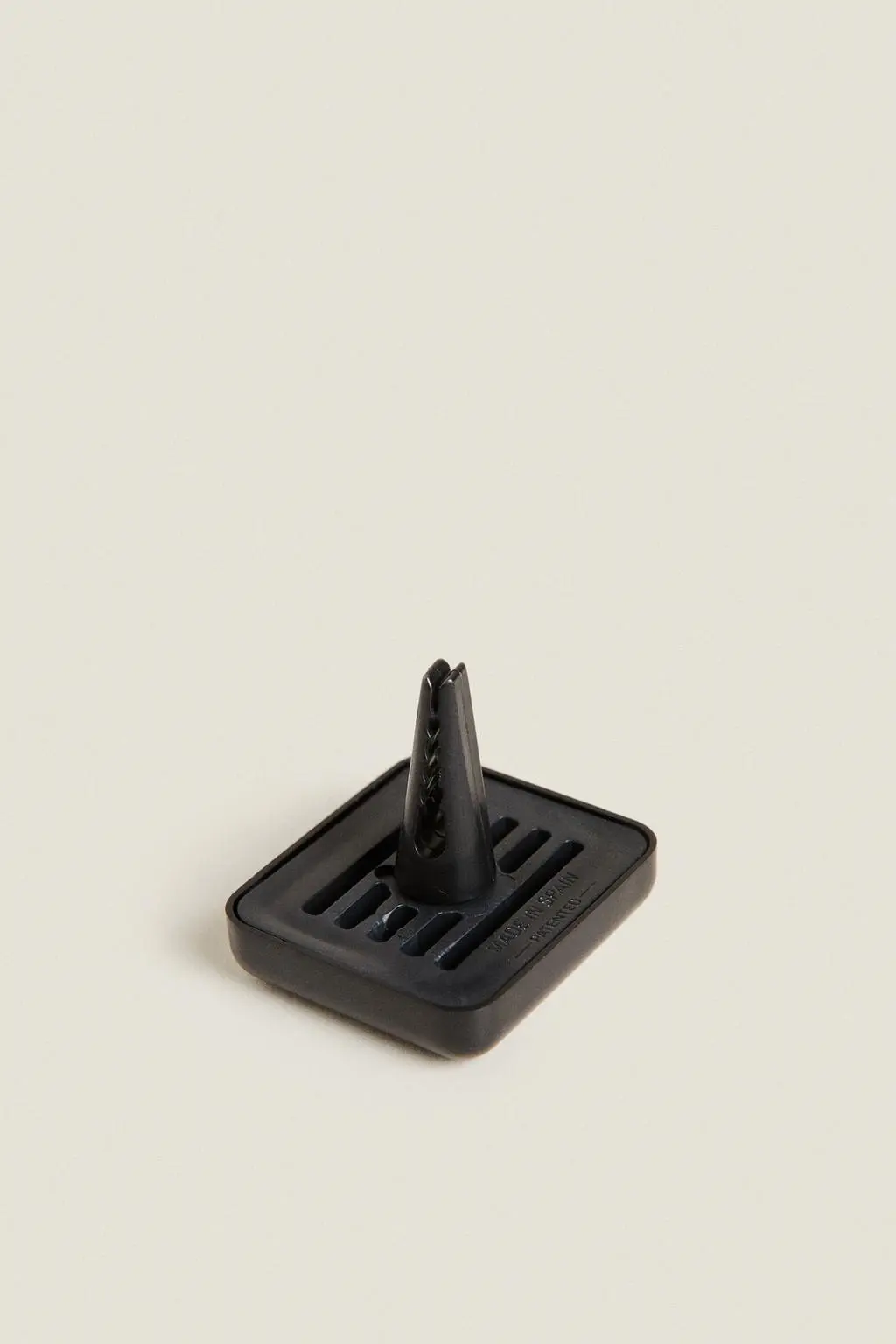 zara product image
