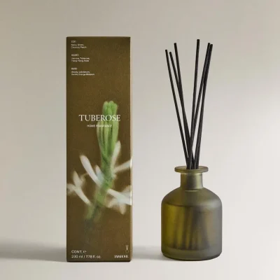 عطر چوبی لوکس - رایحه‌ای ماندگار برای فضای خانه zara