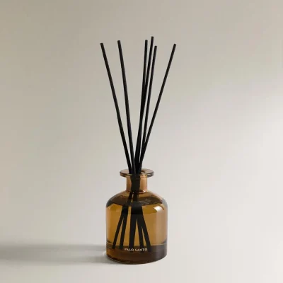 عطر چوبی کلاسیک با رایحه چوب صندل و نعناع هندی zara