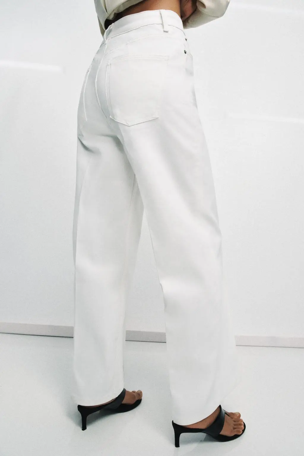 zara product image